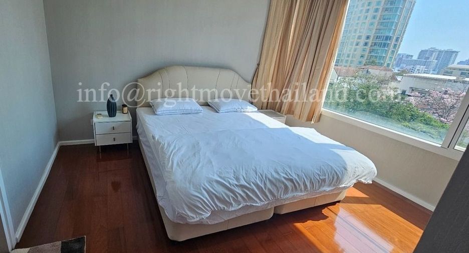 For rent 3 bed condo in Watthana, Bangkok