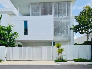 Casa en alquiler de 4 habitaciones en Bueng Kum, Bangkok