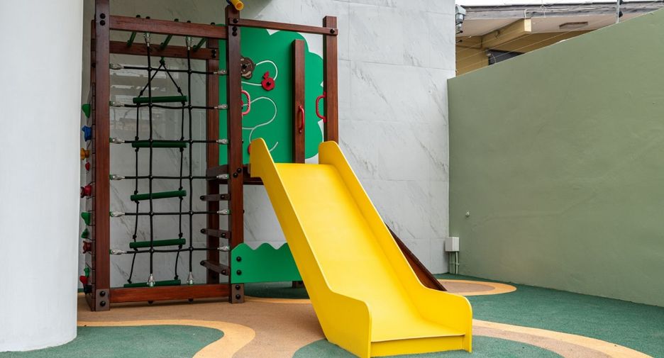 Haus zur Miete und zum Kauf mit 12 Zimmer in Saphan Sung, Bangkok