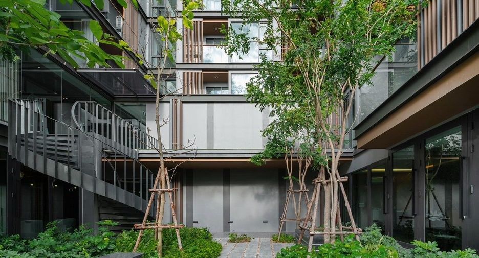 For sale 1 bed condo in Huai Khwang, Bangkok