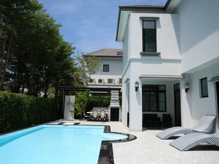 For rent 5 Beds villa in Saphan Sung, Bangkok