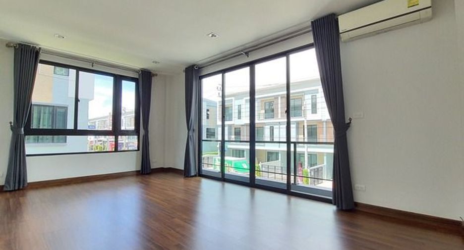 出售 4 卧室 商业空间 在 Bang Phli, Samut Prakan