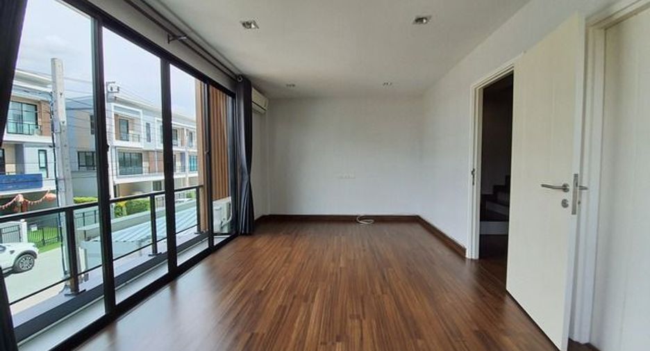出售 4 卧室 商业空间 在 Bang Phli, Samut Prakan