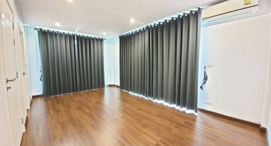 出售 4 卧室 商业空间 在 Bang Phli, Samut Prakan