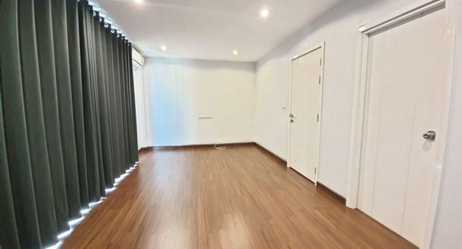 出售 4 卧室 商业空间 在 Bang Phli, Samut Prakan