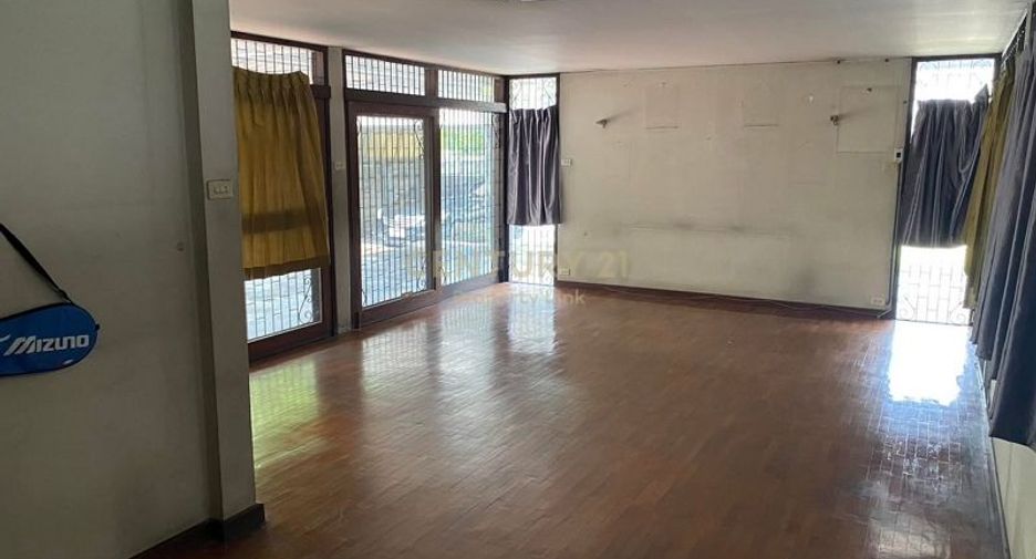 For sale 3 bedrooms house in Din Daeng, Bangkok