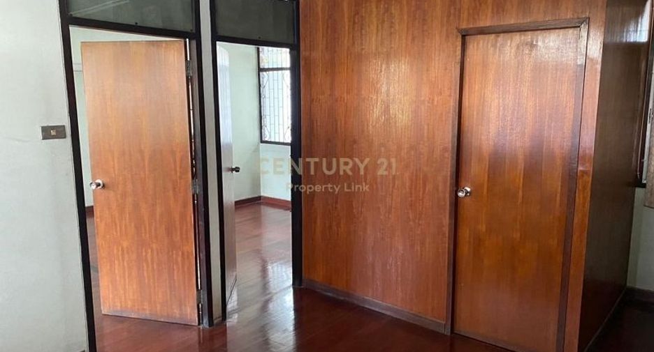 For sale 3 bedrooms house in Din Daeng, Bangkok