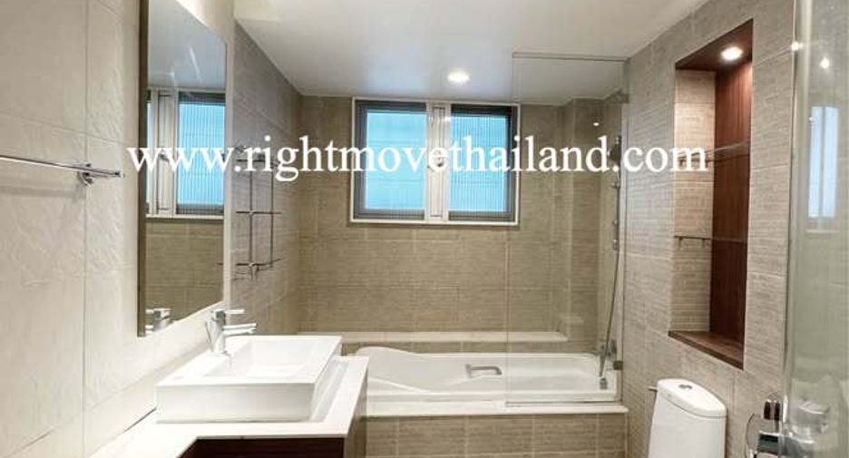 For sale 3 bedrooms condo in Watthana, Bangkok