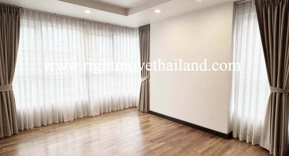 For sale 3 bedrooms condo in Watthana, Bangkok