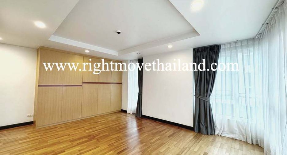 For sale 3 bedrooms condo in Watthana, Bangkok