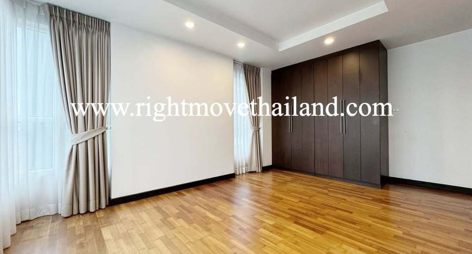 For sale 3 bedrooms condo in Watthana, Bangkok