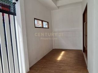 For sale 3 bed townhouse in Din Daeng, Bangkok