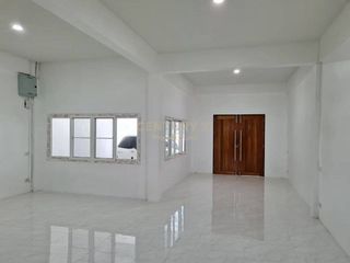 For sale 3 bed townhouse in Din Daeng, Bangkok