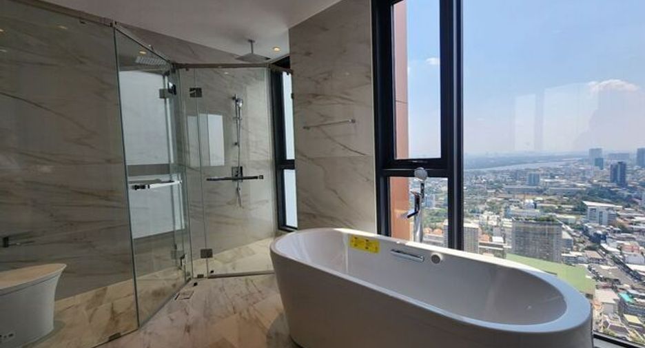 For rent 4 bedrooms condo in Sathon, Bangkok