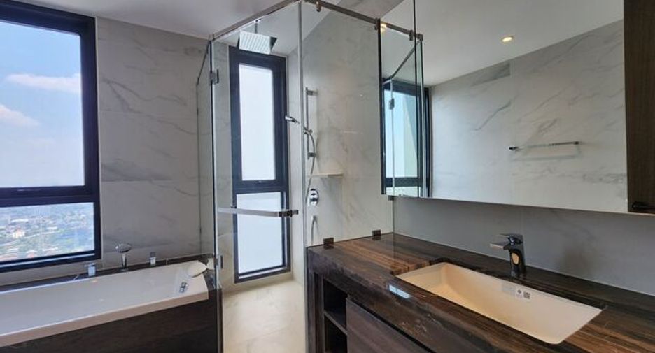 For rent 4 bedrooms condo in Sathon, Bangkok