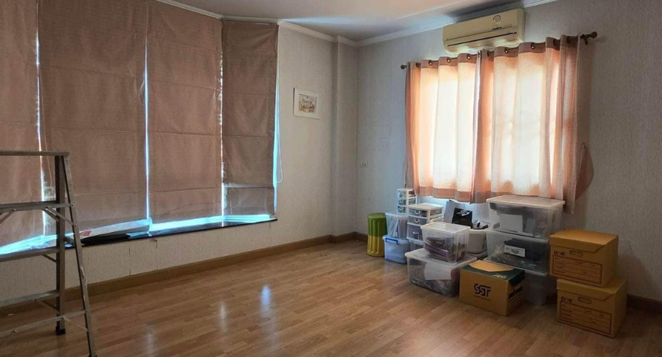 Casa en venta de 5 habitaciones en Bang Khen, Bangkok