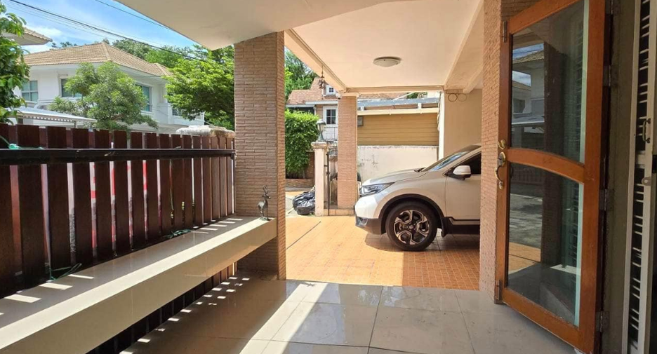 Casa en venta de 5 habitaciones en Bang Khen, Bangkok