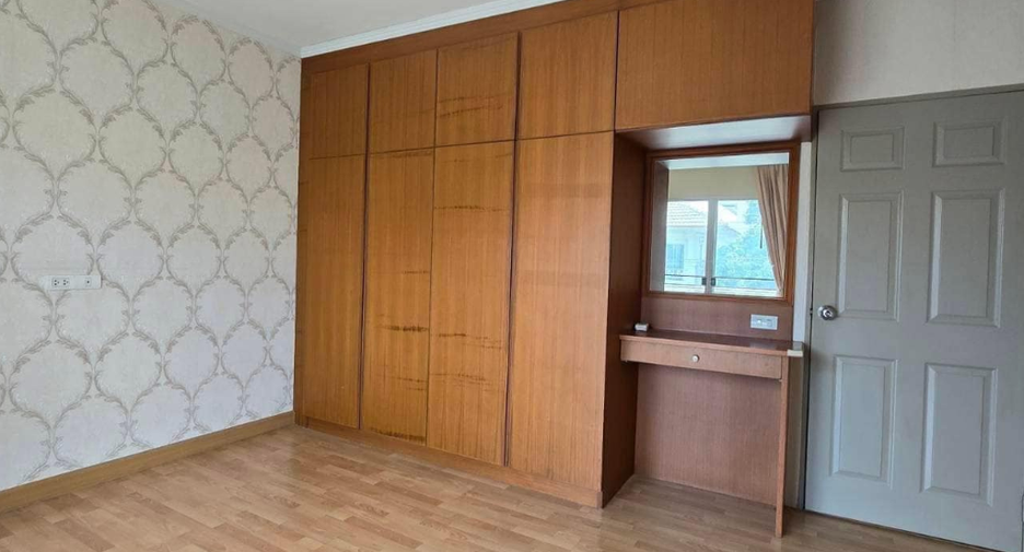 Casa en venta de 5 habitaciones en Bang Khen, Bangkok