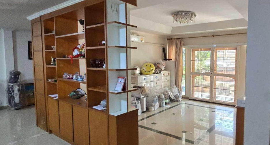 Casa en venta de 5 habitaciones en Bang Khen, Bangkok