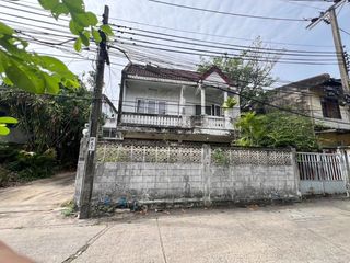 For sale 3 ベッドルーム house in Phra Khanong, Bangkok