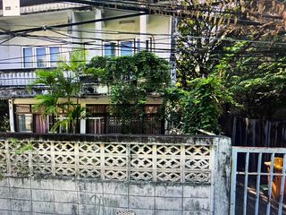 For sale 3 ベッドルーム house in Phra Khanong, Bangkok