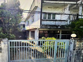For sale 3 ベッドルーム house in Phra Khanong, Bangkok
