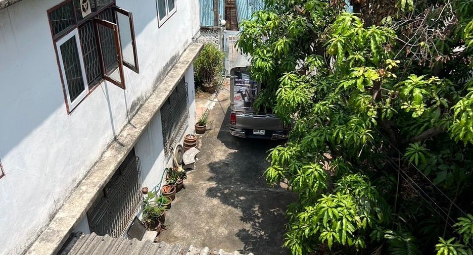 For sale 3 ベッドルーム house in Phra Khanong, Bangkok