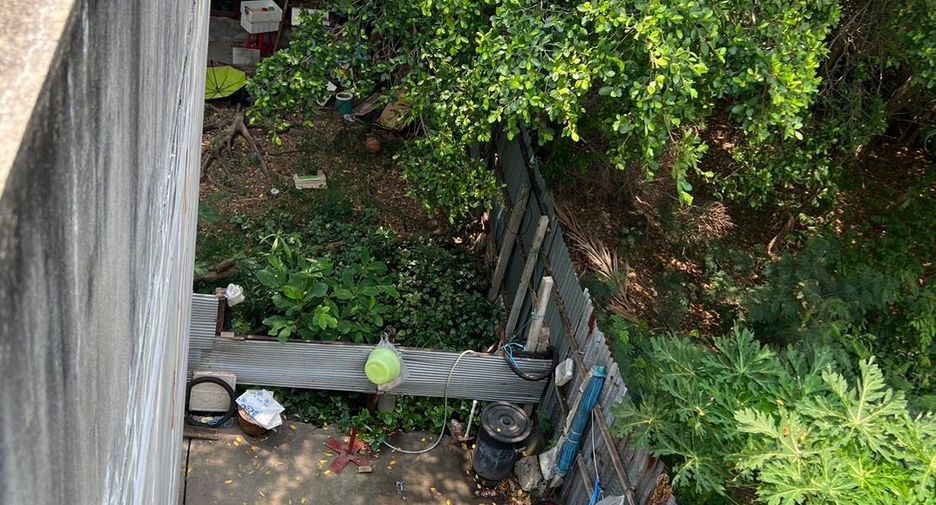 For sale 3 ベッドルーム house in Phra Khanong, Bangkok