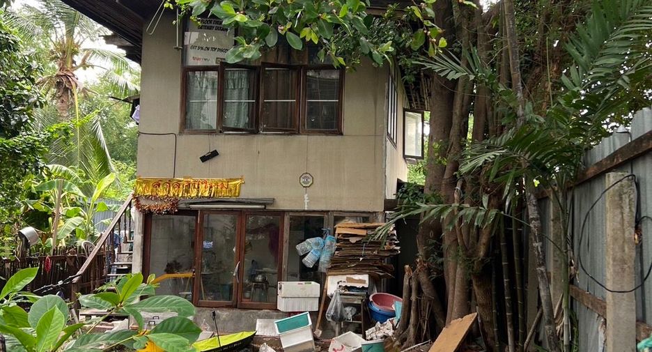 For sale 3 ベッドルーム house in Phra Khanong, Bangkok