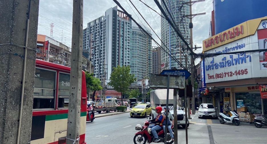 For sale 3 ベッドルーム house in Phra Khanong, Bangkok