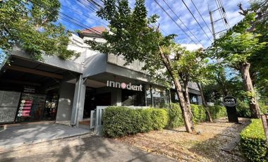 Haus zum Kauf mit Studio in Wang Thonglang, Bangkok