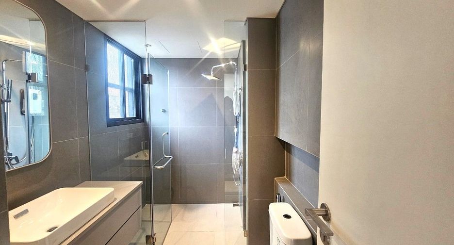 For rent 2 bedrooms townhouse in Wang Thonglang, Bangkok