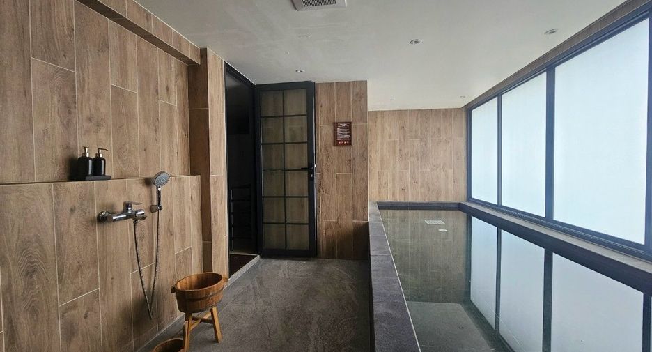For rent 2 bedrooms townhouse in Wang Thonglang, Bangkok