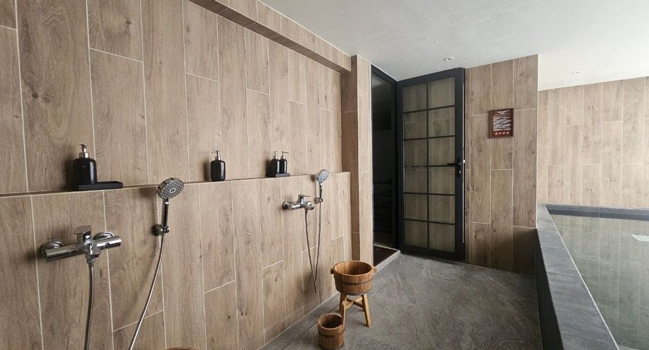 For rent 2 bedrooms townhouse in Wang Thonglang, Bangkok
