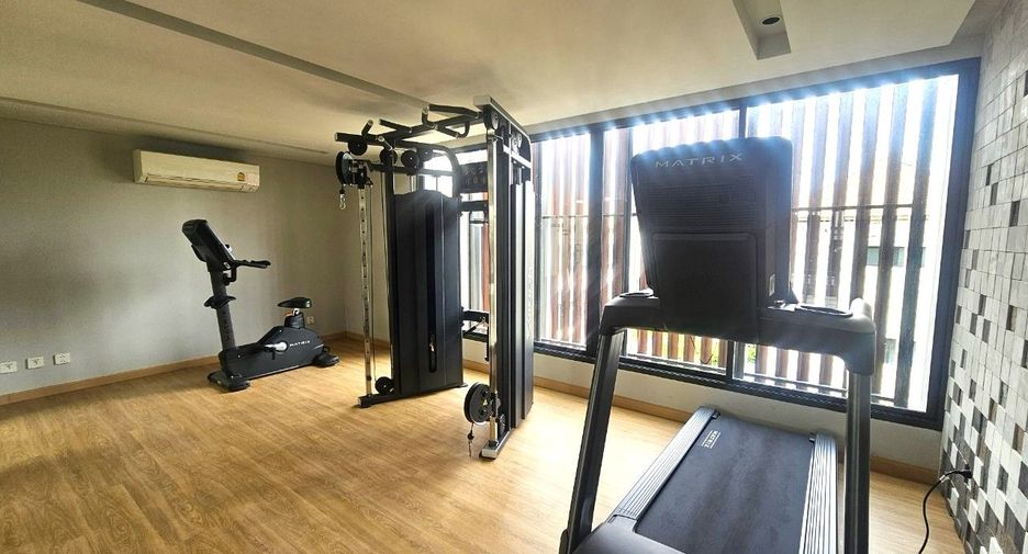 For rent 2 bedrooms townhouse in Wang Thonglang, Bangkok