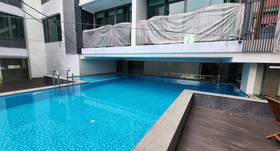For rent 2 bedrooms condo in Phaya Thai, Bangkok