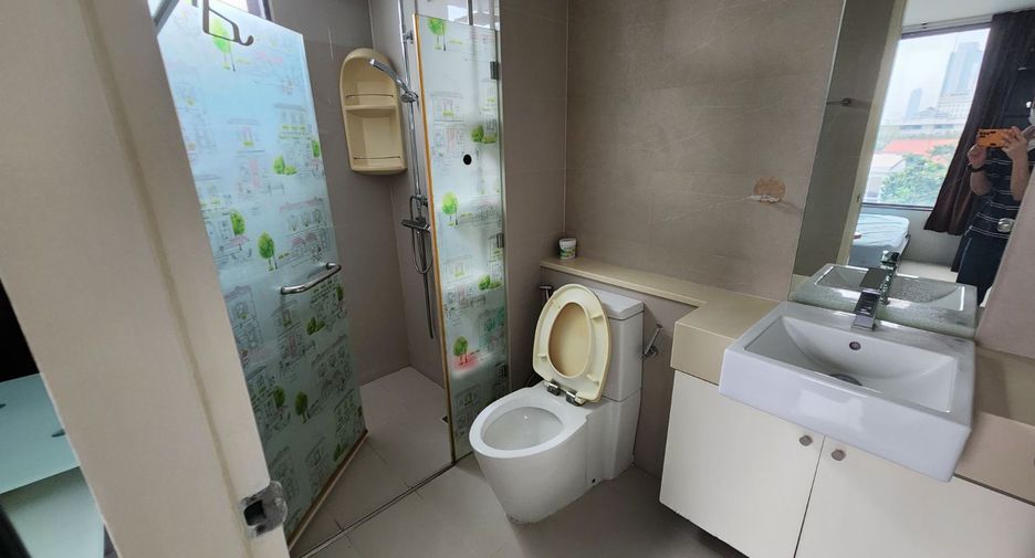 For rent 2 bedrooms condo in Phaya Thai, Bangkok