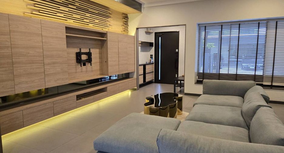 For rent and for sale 3 bedrooms townhouse in Bang Phli, Samut Prakan