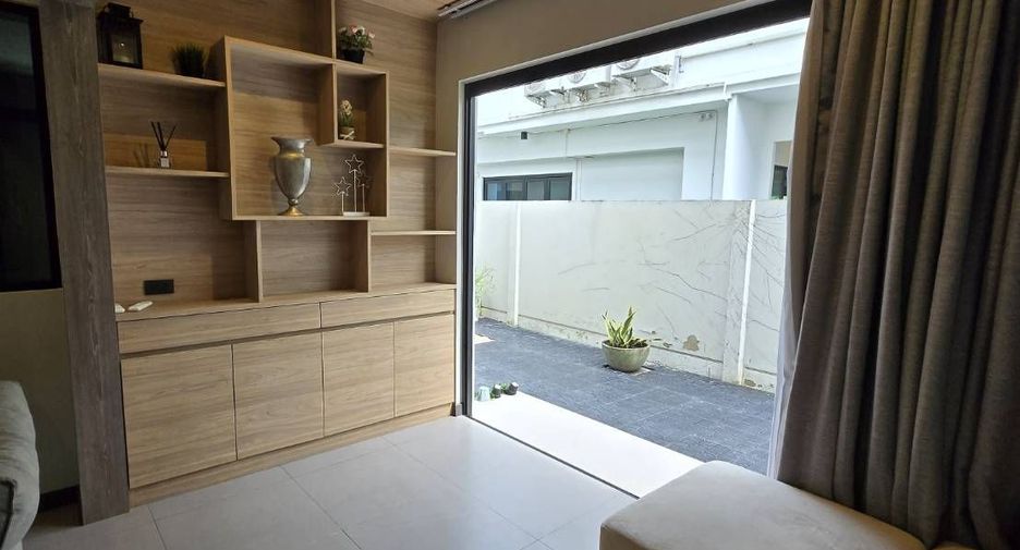 For rent and for sale 3 bedrooms townhouse in Bang Phli, Samut Prakan