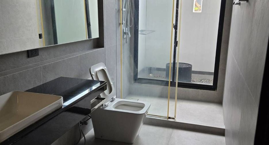 For rent and for sale 3 bedrooms townhouse in Bang Phli, Samut Prakan