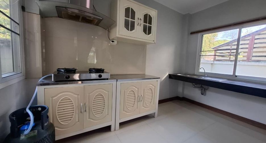 For rent 4 bedrooms house in San Sai, Chiang Mai