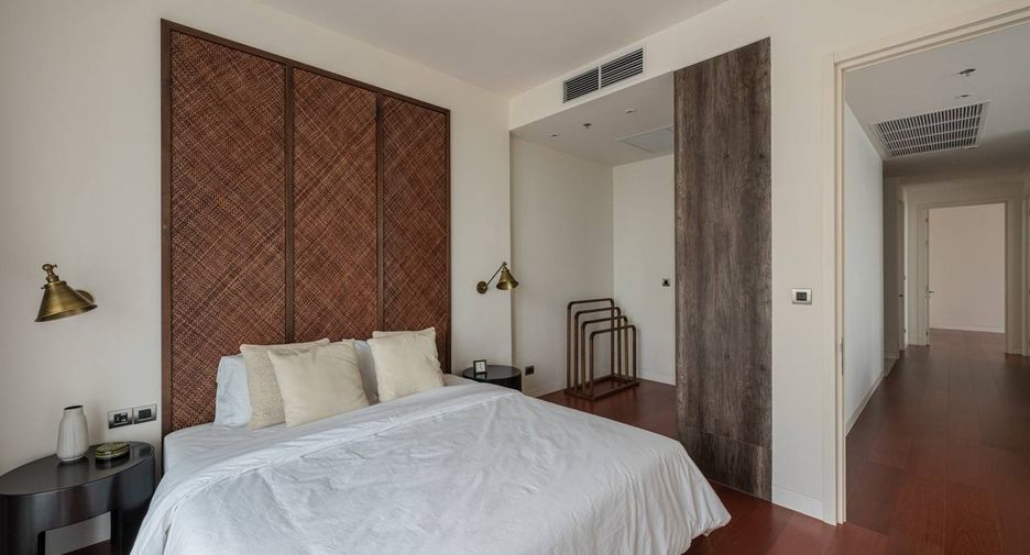 For rent 3 bedrooms apartment in Watthana, Bangkok