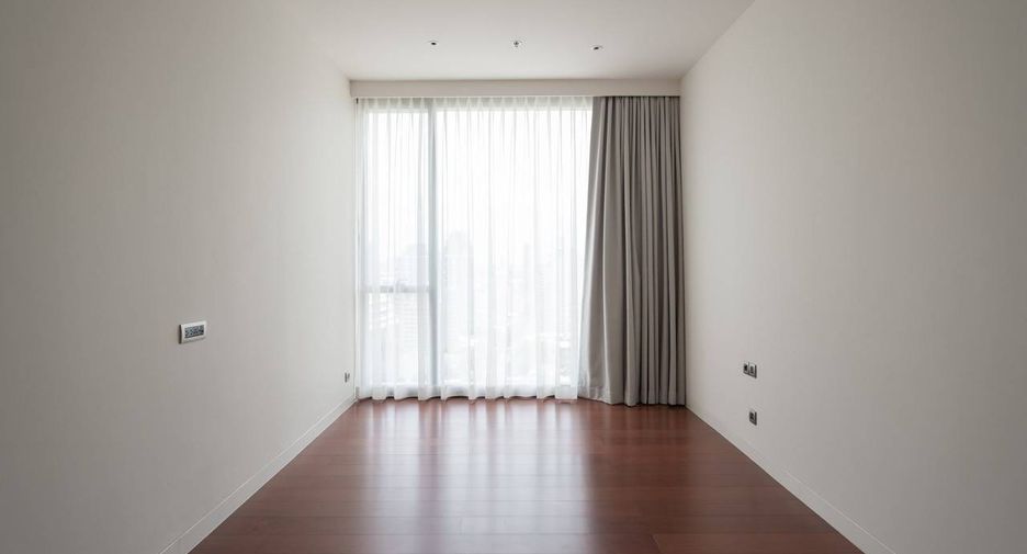 For rent 3 bedrooms apartment in Watthana, Bangkok