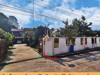 For sale 6 Beds house in Phra Khanong, Bangkok