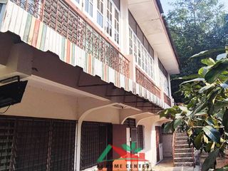 For sale 6 Beds house in Phra Khanong, Bangkok