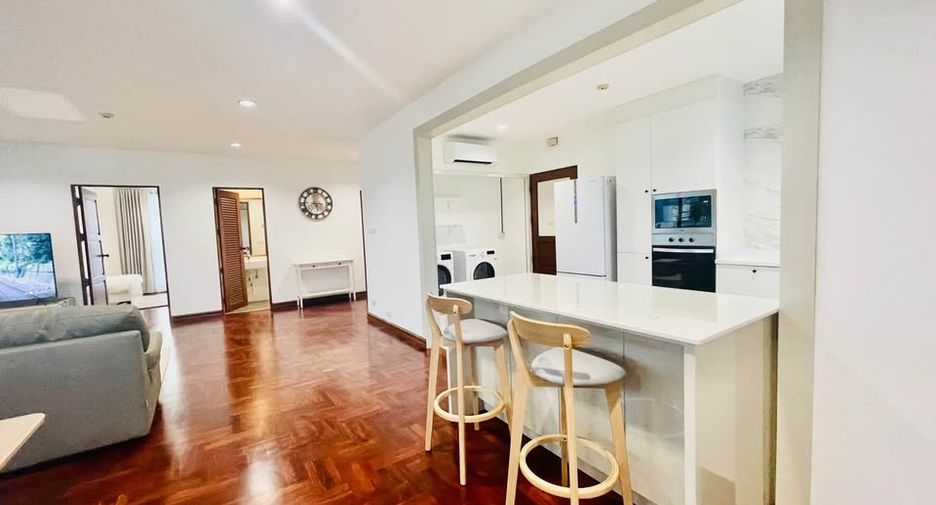 For rent 2 bedrooms apartment in Khlong Toei, Bangkok