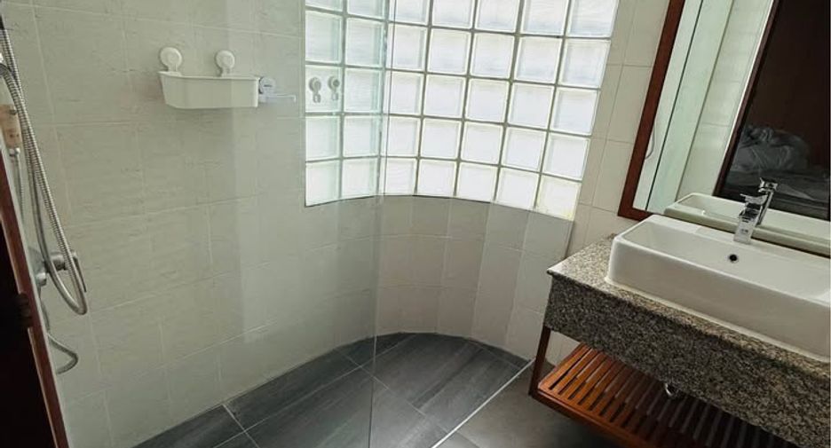 For rent 2 bedrooms apartment in Khlong Toei, Bangkok