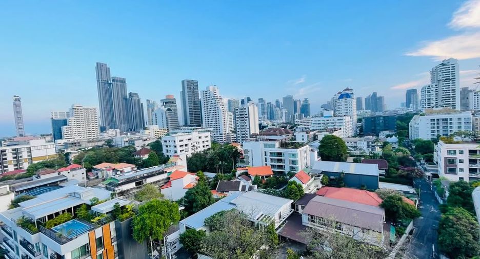 For rent 2 bedrooms apartment in Khlong Toei, Bangkok