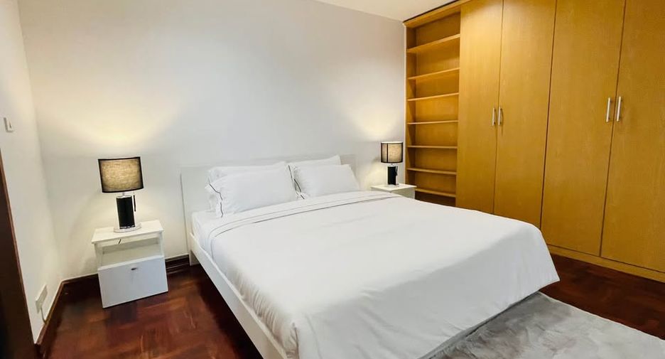 For rent 2 bedrooms apartment in Khlong Toei, Bangkok