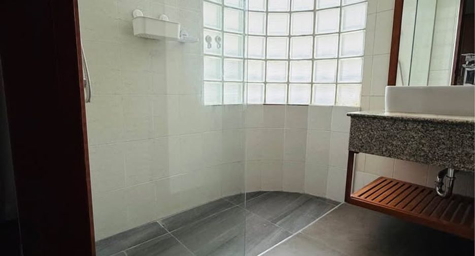 For rent 2 bedrooms apartment in Khlong Toei, Bangkok